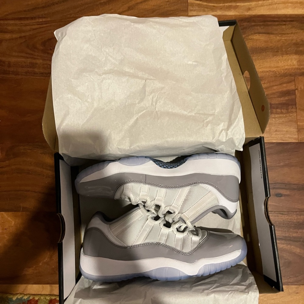 Jordan 11 cement grey worn once and almost on perfect condition. No bad offers.